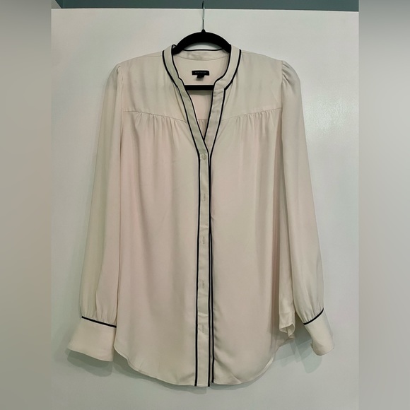 Ann Taylor Cream and Black Button-up Dress Shirt Size Medium - Picture 1 of 5
